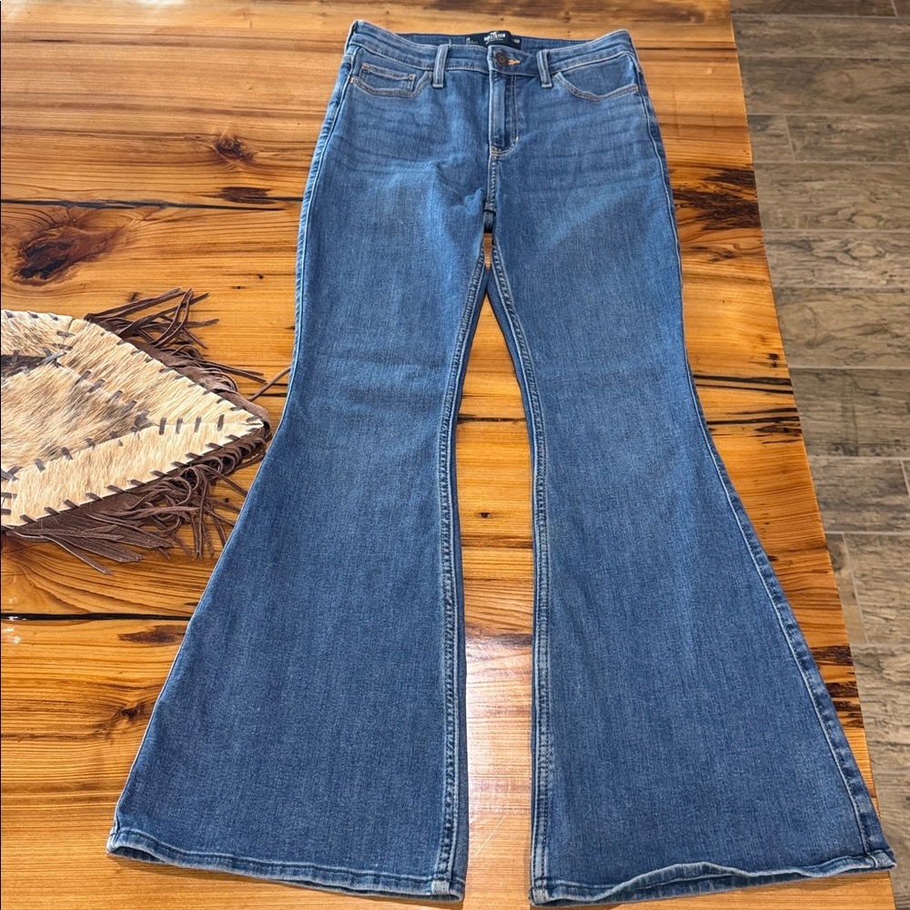 Hollister High-Rise Flare Jeans in Blue - Picture 2 of 5
